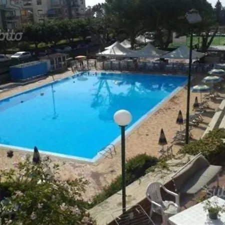 Daire Carmelo Dom Giardini Naxos