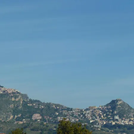 Carmelo Dom Giardini Naxos